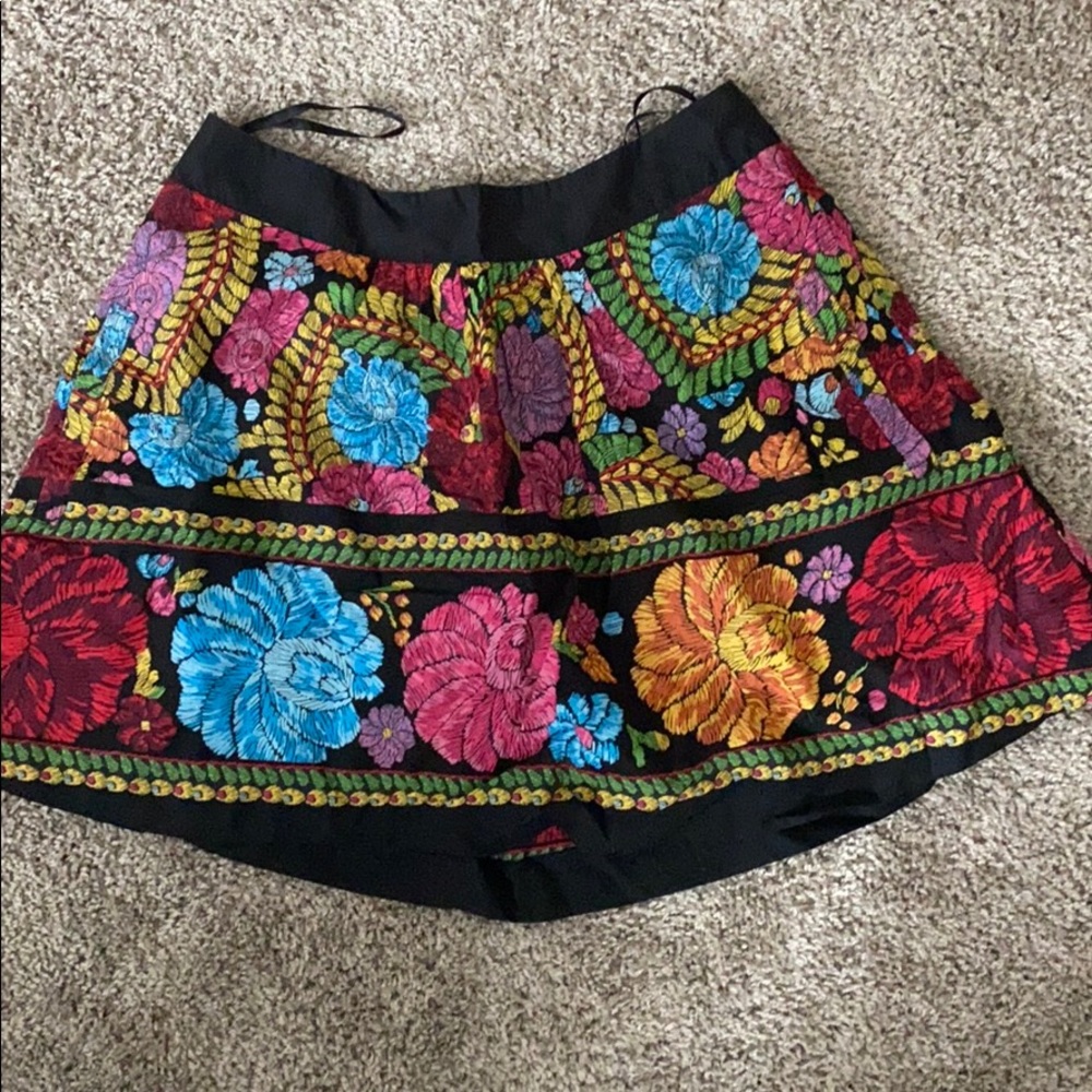 Small floral skirt with pockets